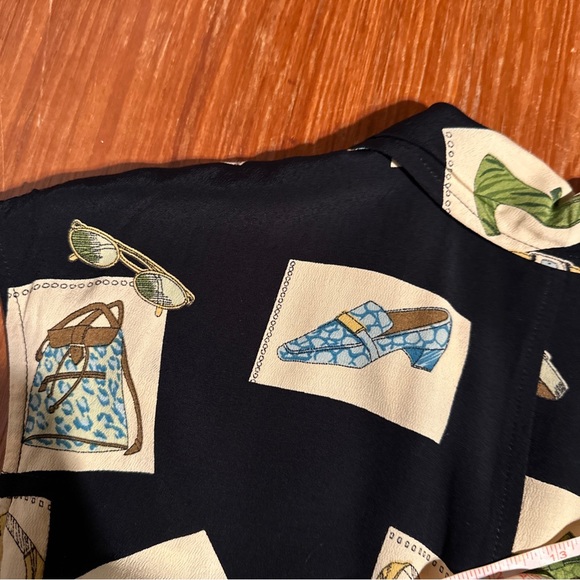 Dress Button-down, “accessories “ Print On Black , Sleeveless, Soft Collar - Picture 5 of 7